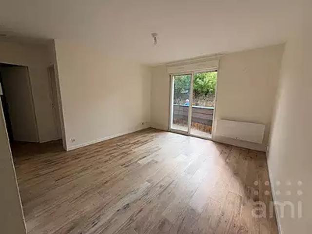 Niort 79000 Location appartement 2 pièces t2 au dernier étage cave
