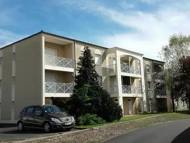 Niort 79000 Location appartement 2 pièces t2 au dernier étage terrasse