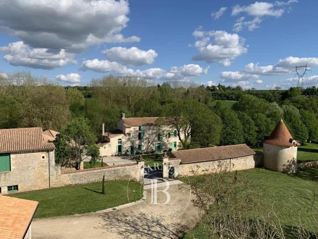 Niort Authentique Logis fortifié du XVIe 7 hectares 345m² Niort