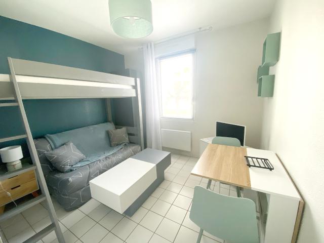 NIORT QUAI METAYER Studio meublé de 16m2 parfaitement équipé avec parking et cave