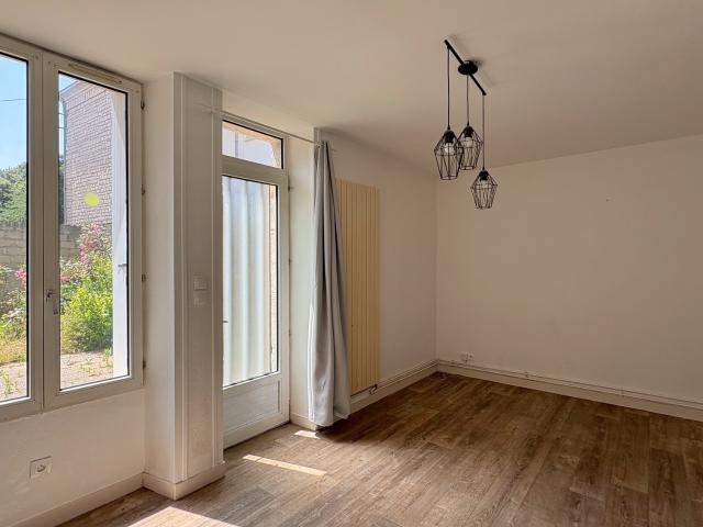 NIORT Quartier hôpital appartement rez de chaussée de 56m2 avec cour et garage
