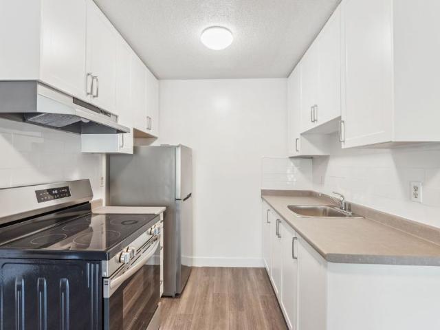 Niagara Court Apartments Bachelor