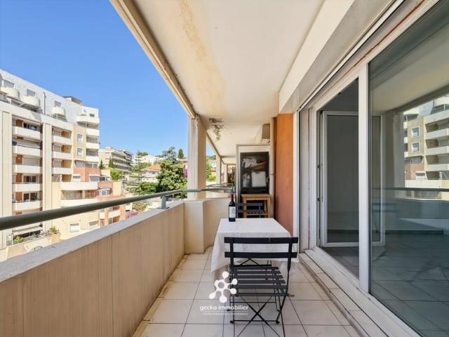 Nice Magnan / Promenade des anglais Studio avec terrasse rénové