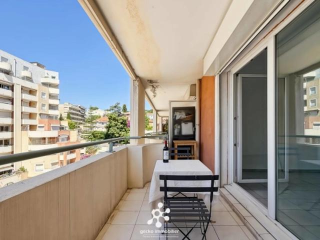 Nice Magnan / Promenade des anglais Studio avec terrasse rénové