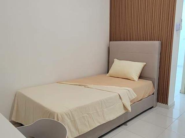 Nice Medium Room Premium Bed, Tmn Seri Molek Perdana, 15 mins to CIQ