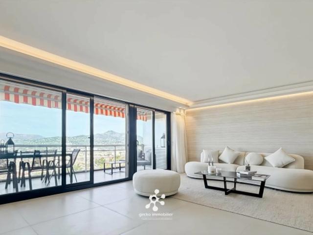 Nice – Mont Boron – 3 pièces rénové en dernier étage avec terrasse et garage