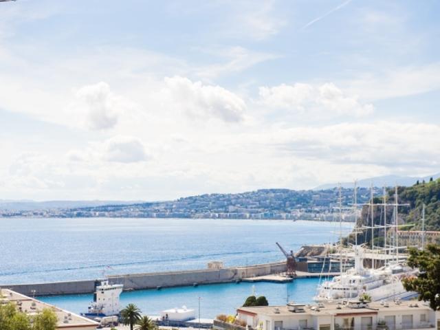 NICE MONT BORON APPARTEMENT 2 PIECES DE 48,5M² HABITABLES A VENDRE ENTIEREMENT RENOVE TERRASSE VUE MER GARAGE EN SUS
