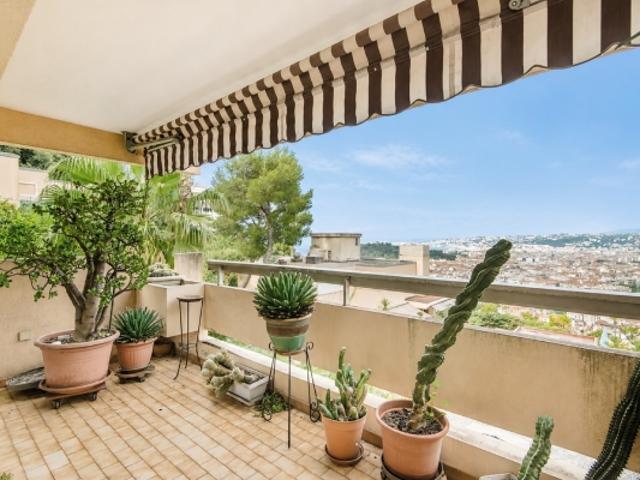 NICE MONT BORON APPARTEMENT 4 PIECES DE 97M² A VENDRE AVANT DERNIER ETAGE TERRASSE DE 10M² A RENOVER VUE MER ET VILLE GARAGE EN SUS