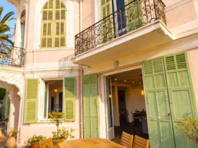 Nice Mont Boron, proche port et commodités, belles prestations, calme, garage, vue verdure & mer