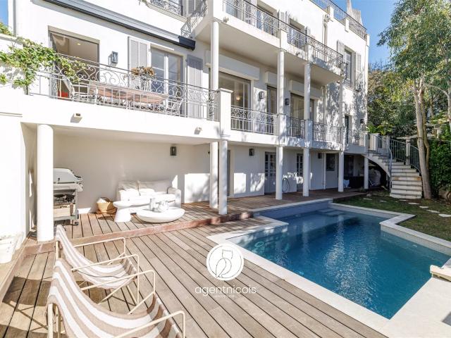 NICE / Mont Boron: Villa 8 pièces Villa Bourgeoise Vue. 222m² Nice