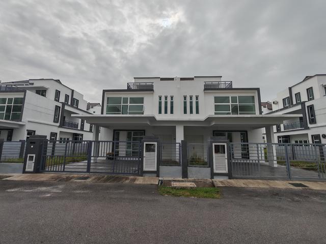 NICE NEWEST 3 Storey Semi D 5R4b 3200 sqft Taman Klebang Utama Melaka