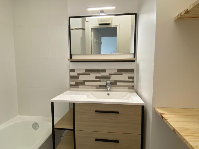 Nice ouest / Avenue Sainte Marguerite Très beau studio meublé de 25,19m2 au dernier étage avec place de park