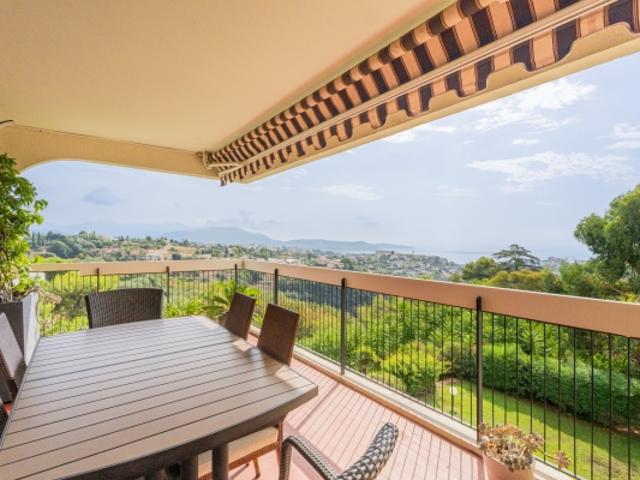 NICE OUEST APPARTEMENT 3 PIECES DE 70M2 A VENDRE ÉTAGE ÉLEVE TERRASSE AVEC MAGNIFIQUE VUE MER GARAGE ET CAVE