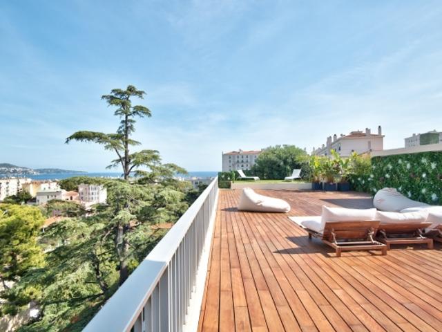 NICE OUEST APPARTEMENT 4 PIECES DE 150M2 A VENDRE DERNIER ETAGE TERRASSE AVEC VUE PANORAMIQUE GARAGE ET CAVE