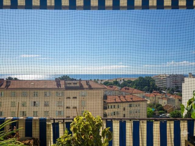 Nice Ouest / Arénas / 3p 57m2 / Rénové / Vue mer
