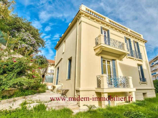 NICE OUEST Californie / Promenade Anglais: VILLA 220m2 proche Commodités Plages et Tramway INTROUVABLE !