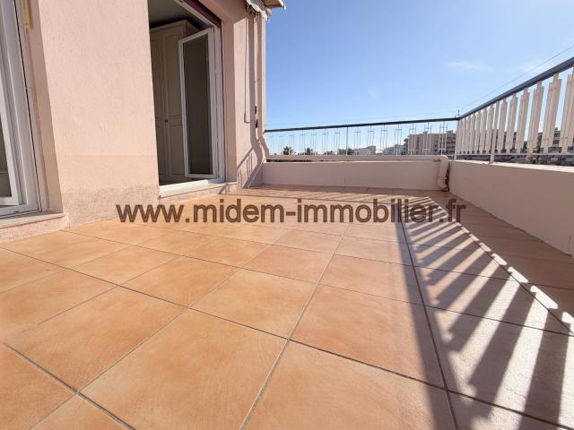Nice Ouest Carras Californie 3 P au calme étage élevé de 50 m2 + terrasse et loggia à 280000 euros