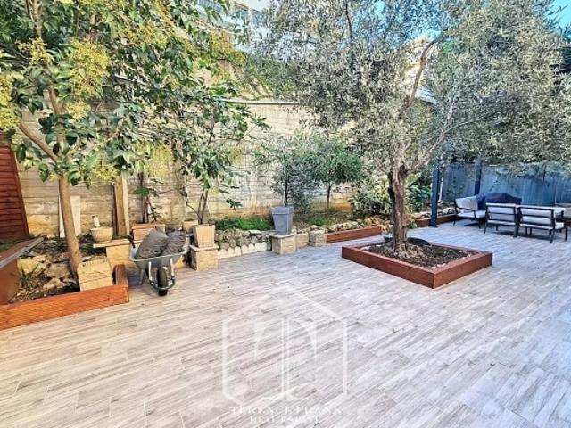 NICE OUEST FABRON NAPOLEON III GRAND 2 PIECES EN REZ DE JARDIN / CAVE / PARKING