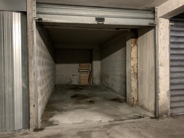 Nice Ouest, proche aéroport, bus et station de tramway, garage fermé dans immeuble sécurisé à 19800 euros