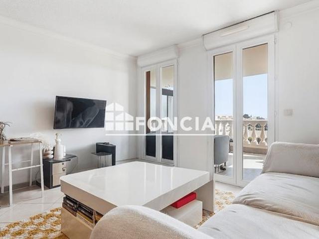 NICE OUEST 3 pièces 67 m2 Stationnements privés Vue mer Piscine