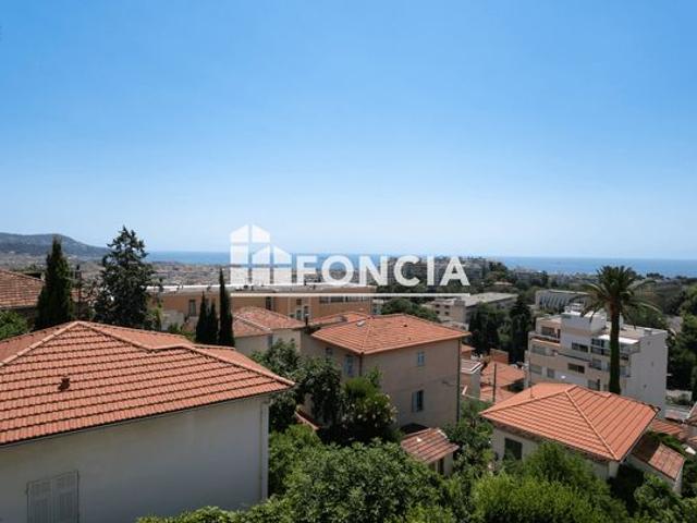 NICE avenue Beau site: F2 de 45m2 à rénover dans maison avec vue ville et mer panoramique
