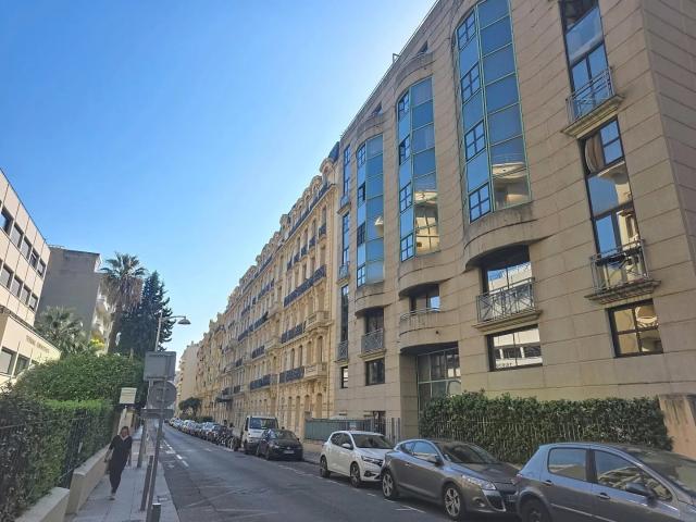 Nice – Avenue des Fleurs – 2 pièces