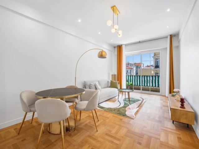 NICE ALSACE/LORRAINE Appartement 3 pièces traversant avec terrasses refait à neuf