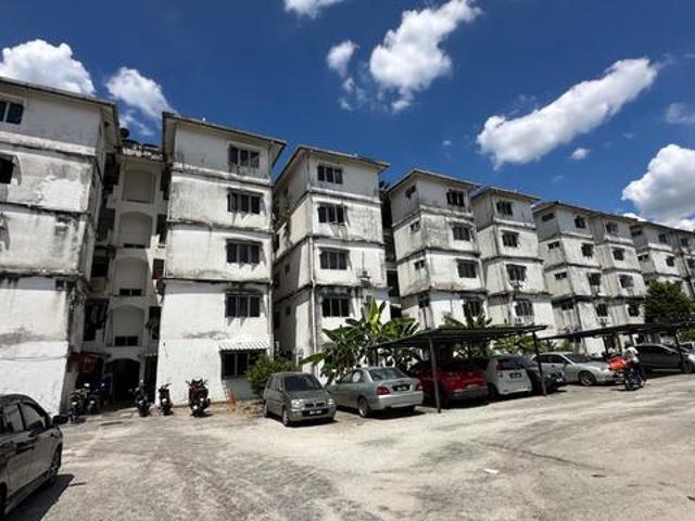 Nice Apartment nearby CS Grocer and Shop Lot at Kajang For Sale