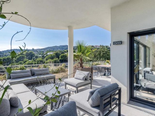 Nice, appartement villa de 5 pièces avec vaste terrasse vue. 173m² Nice