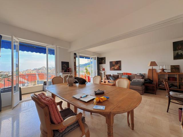 NICE APPARTEMENT 2/3 PIECES TRAVERSANT TERRASSES VUE MER BEAUX VOLUMES CAVE GARAGE FERME