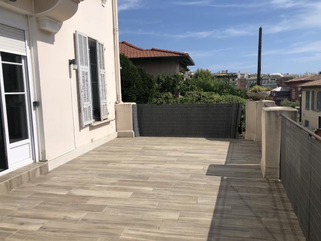 Nice: appartement 2 pièces avec vaste terrasse