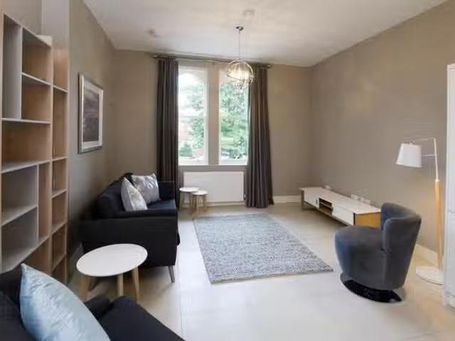 Charming Apt 1 Carolan House, 56 Rossmore Drive