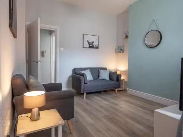 Nice Apt 1, 45 Camden Street