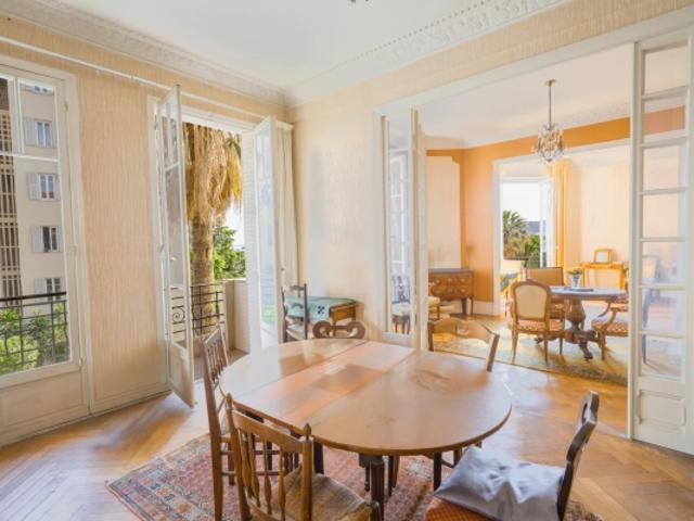 NICE BAS CIMIEZ: APPARTEMENT BOURGEOIS D EXCEPTION 4/5P EN ETAGE AVEC ASCENSEUR, VUES MER ET COLLINES