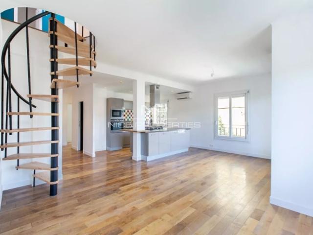 Nice Bas Cimiez, superbe duplex avec terrasse, cave et garage au dernier étage d'une maison niçoise rénovée