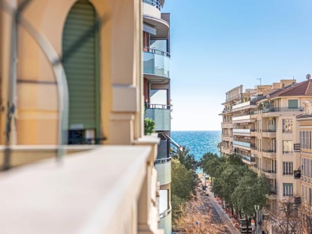 NICE BAS GAMBETTA 3 pièces de 94 m2 en avant dernier étage, bel immeuble, à 2 pas du tramway, prom et commerces !