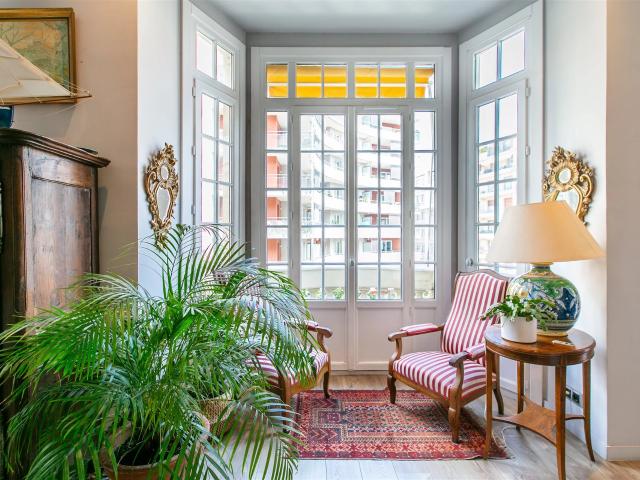 Nice Bas Gambetta, élégant 3 pièces rénové avec cave à deux. 96m² Nice