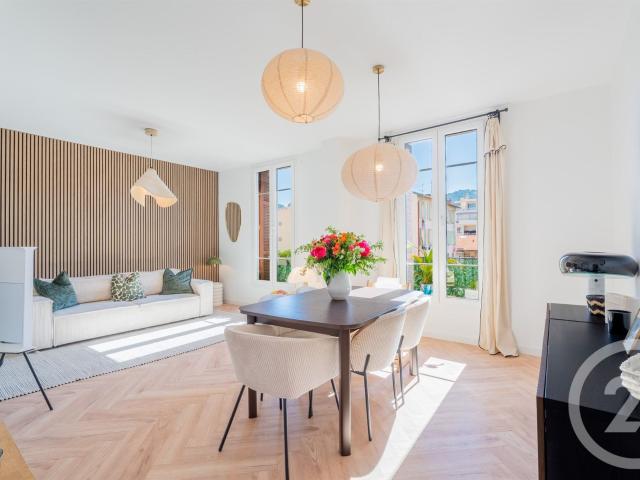 Nice Bas Riquier/Port: Au cœur d'un élégant immeuble niçois. 69m² Nice