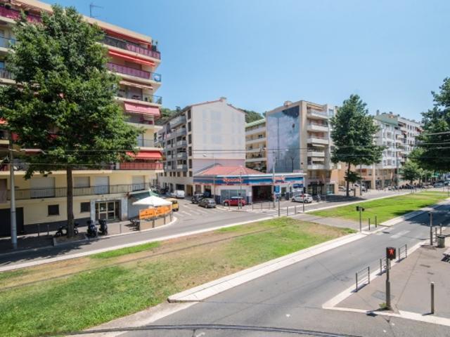 NICE BAS SAINT ROCH – APPARTEMENT 2 PIÈCES DE 43 M² À VENDRE – PROCHE DE TOUTES LES COMMODITÉS – CAVE – LIBRE D&apos OCCUPATION EN JANVIER 2027
