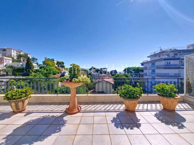 Nice Baumettes – Dernier étage – 64,2 m² – Terrasse 32 m² – Vue mer & Château – Garage possible