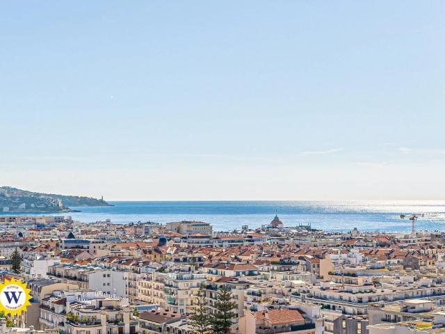 Nice Baumettes – Élégant 2 pièces avec terrasse, vue ville et mer, garage inclus