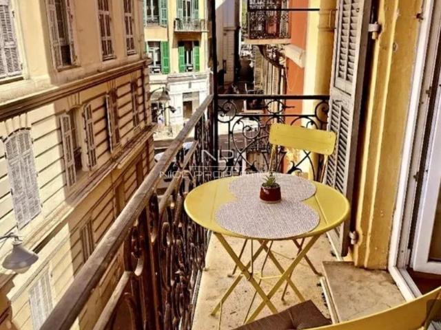 Nice, beau 2 pièces sur balcon à 2 pas de la Place Masséna
