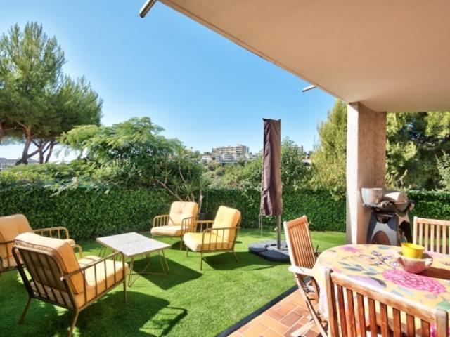 NICE BELLET APPARTEMENT 4 PIECES DE 89M2 A VENDRE AVEC JARDIN PRIVATIF DE 93M2 TERRASSE DE 18M2 CAVE RESIDENCE AVEC PISCINE