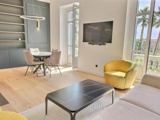 Nice Carabacel, 3 pièces rénové dans un superbe immeuble bou. 81m² Nice