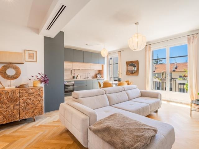 NICE CARABACEL APPARTEMENT 4 PIECES DE 105M² A VENDRE IDEALEMENT SITUE BALCON EXPOSE SUD ENTIEREMENT RENOVE LUMINEUX