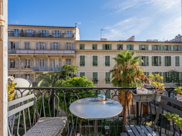 NICE CARABACEL APPARTEMENT 3 PIECES DE 68 M² A VENDRE IMMEUBLE AVEC ASCENSEUR PARFAIT ÉTAT LUMINEUX TRAVERSANT PROCHE COMMODITÉS CAVE
