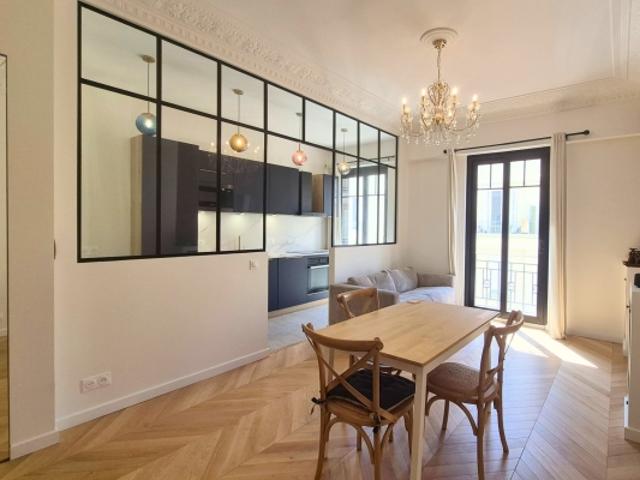 NICE CARRE D OR APPARTEMENT À VENDRE 2P DE 50 M² LUXUEUSEMENT RÉNOVÉ ESPOSÉ SUD BALCON CAVE GARDIEN
