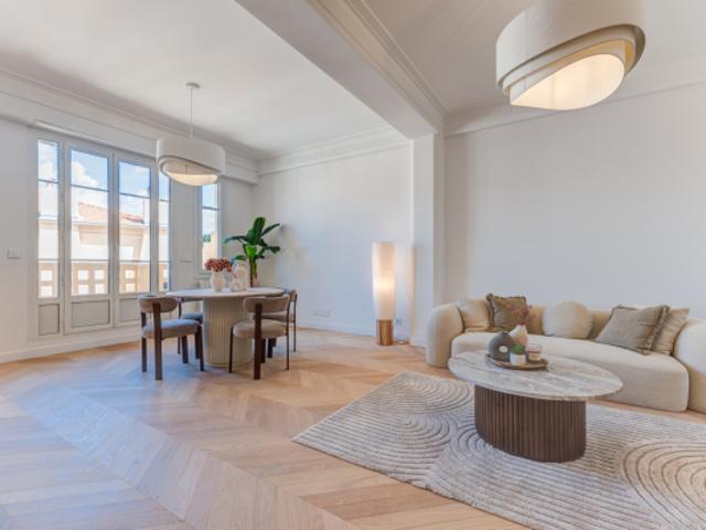 Nice – Carré d'Or: Charmant 3 pièces de 88 m² niché au dernier étage d'une élégante résidence bourgeoise