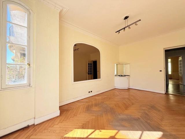 Nice Carré d'or Rue Grimaldi 3 pièces de 75m² traversant d