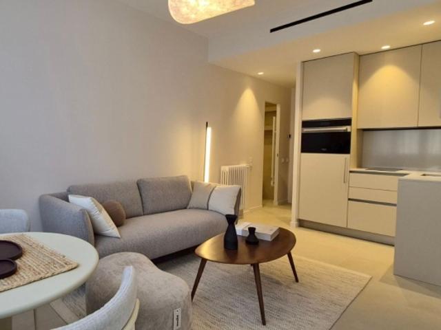 NICE CARRE DOR / RUE MASSENET APPARTEMENT A VENDRE 2P DE 27,52 M² RENOVE AVEC DES PRESTATIONS DE QUALITE BALCON INVESTISSEMENT LOCATIF